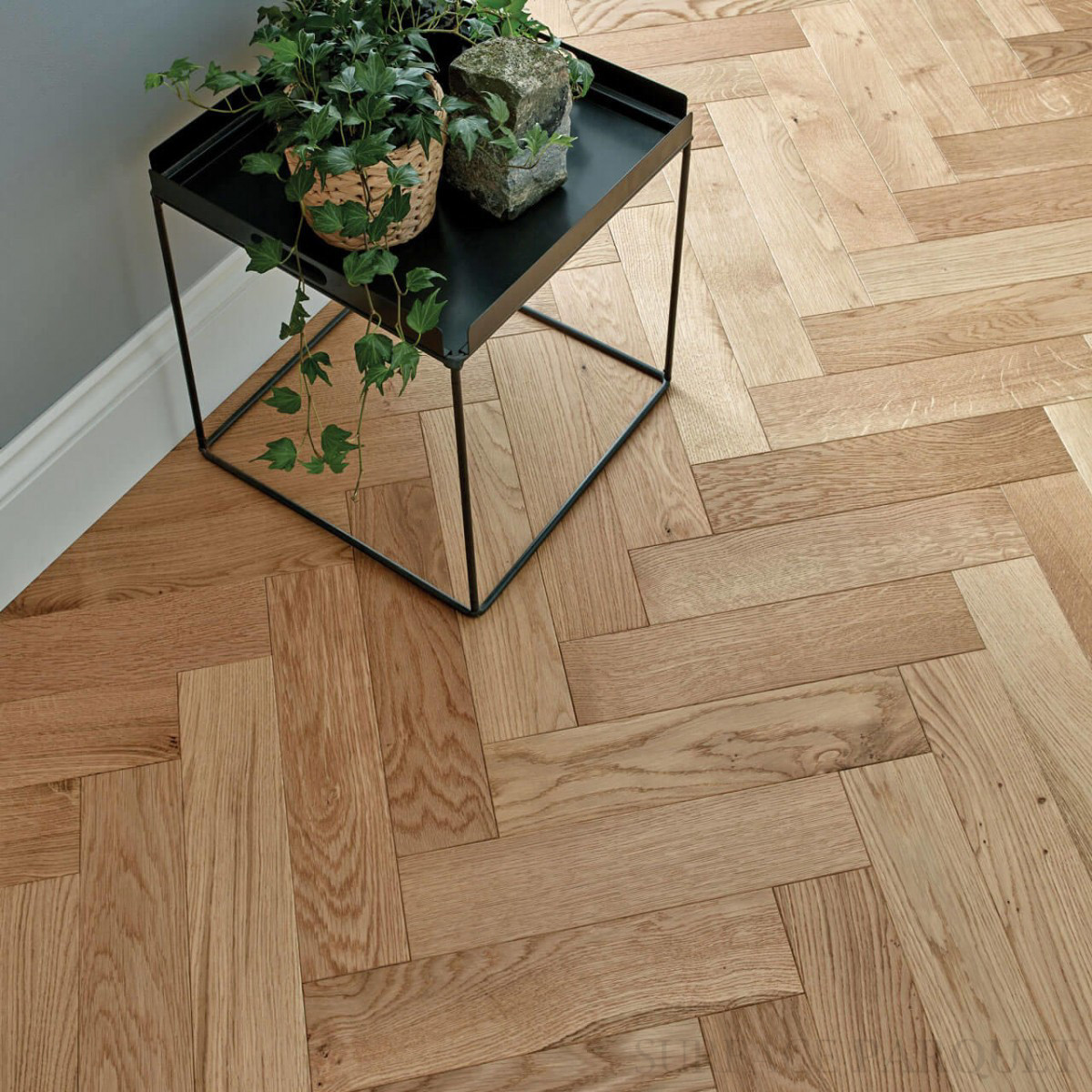 Parquet contrecollé posé en bâton rompu