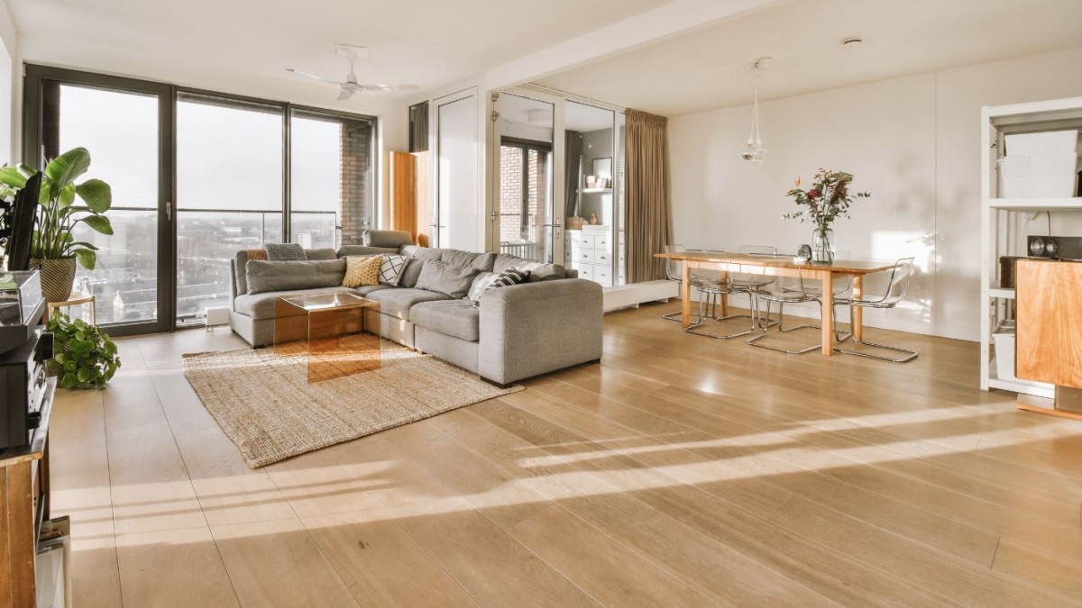 PARQUET PVC OU VINYLE : LE CHOIX MALIN POUR UN SOL DURABLE ET TENDANCE