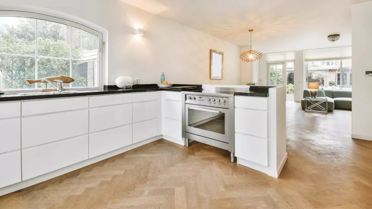 ESPACES HUMIDES : LES TYPES DE PARQUETS COMPATIBLES