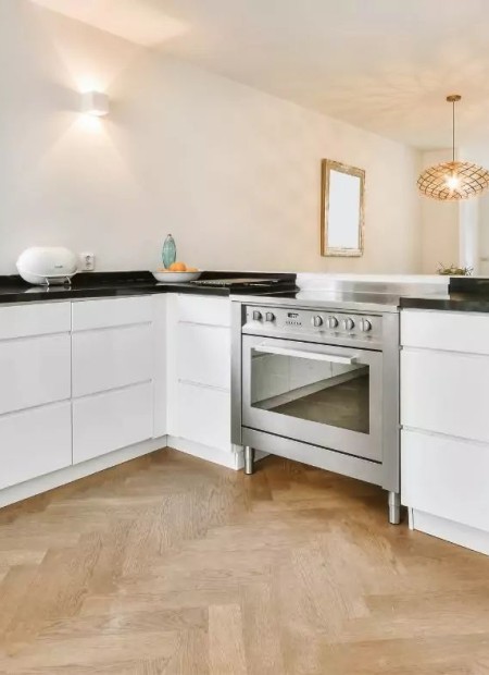 ESPACES HUMIDES : LES TYPES DE PARQUETS COMPATIBLES